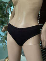 Thong underwear in bamboo and organic cotton